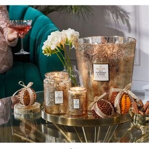 VOLUSPA. GILT POMANDER & HINOKI.